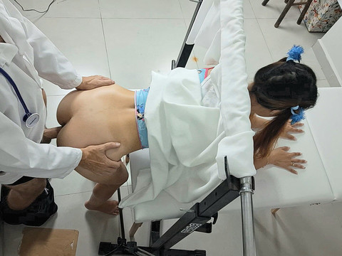 TubeBigCock presents: Gynecologist loses cell phone that contained videos of his patients!